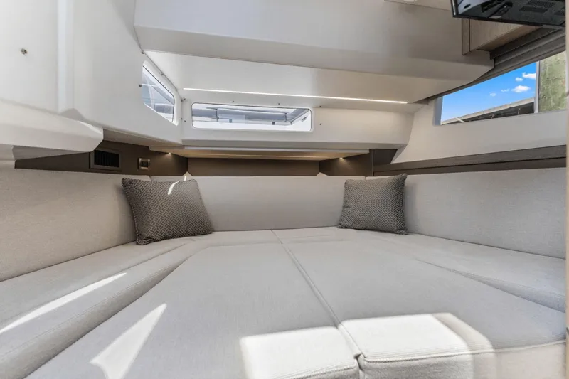 Slide: The Image of Galeon 325 GTO 2024 - 45