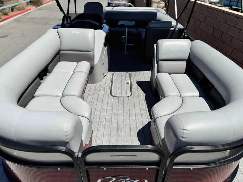 Slide: The Image of 2019 Manitou 23 Oasis pontoon boat with spacious seating and modern design. - 8