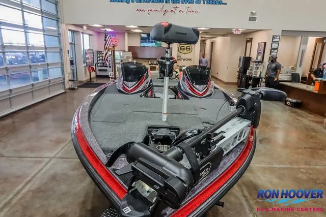 Slide: The Image of Caymas CX 18 PRO 2025 - 7