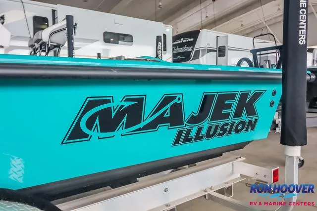 Slide: The Image of Majek 226 Illusion 2025 - 21