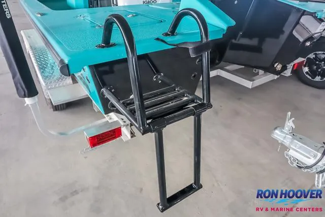 Slide: The Image of Majek 226 Illusion 2025 - 25