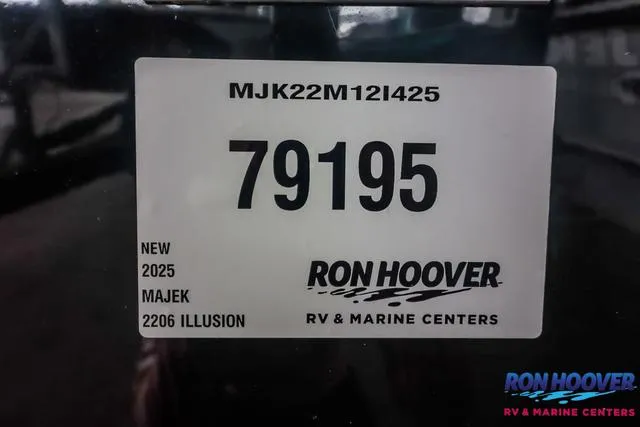 Slide: The Image of Majek 226 Illusion 2025 - 26