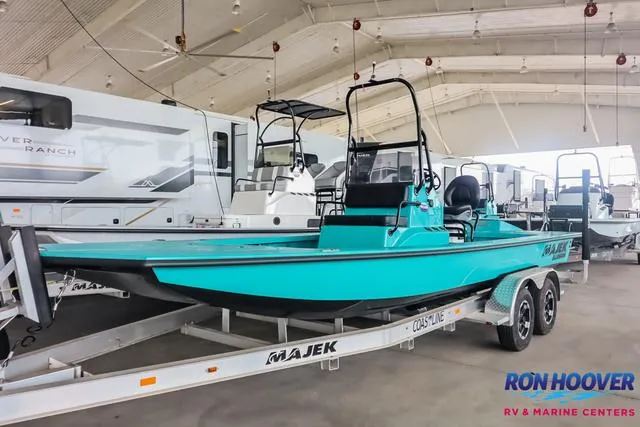 Slide: The Image of Majek 226 Illusion 2025 - 4