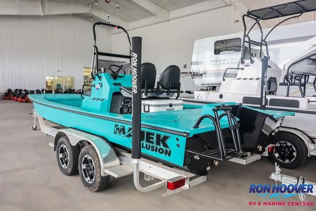 Slide: The Image of Majek 226 Illusion 2025 - 5