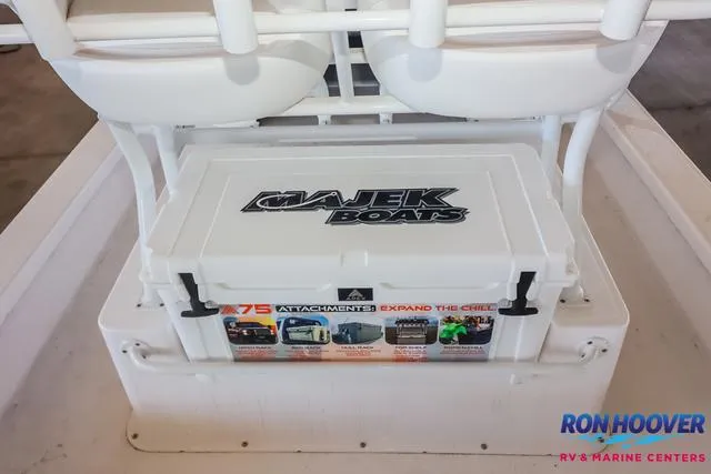 Slide: The Image of Majek M2 ILLUSION 2025 - 17