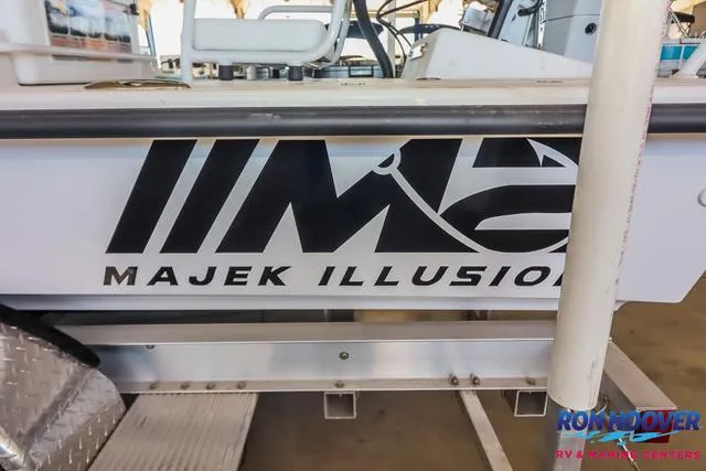 Slide: The Image of Majek M2 ILLUSION 2025 - 19