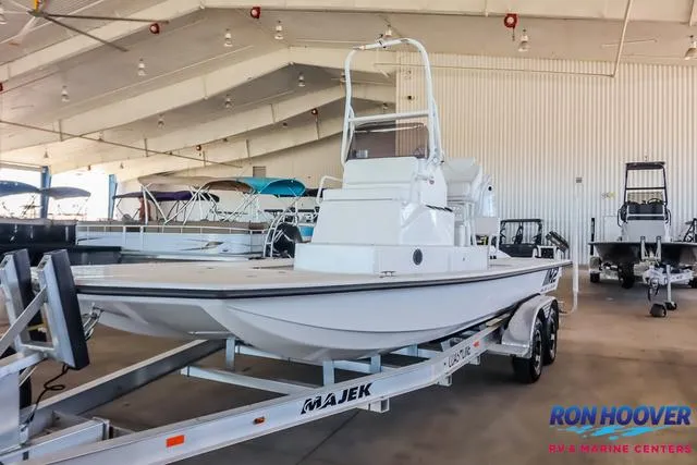 Slide: The Image of Majek M2 ILLUSION 2025 - 3