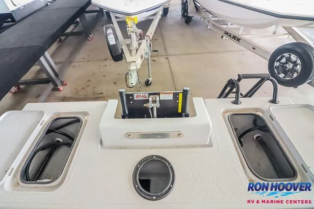 Slide: The Image of 2025 Majek 18 M2 boat at Ron Hoover RV & Marine Centers showroom. - 19