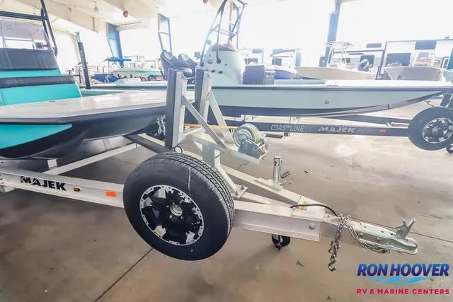 Slide: The Image of 2025 Majek 18 M2 boat on trailer at Ron Hoover RV & Marine Centers. - 21