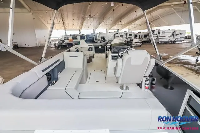 Slide: The Image of Hurricane FunDeck 2260 REF 2025 - 11