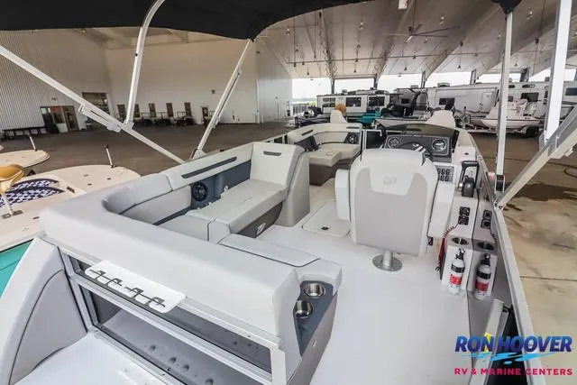 Slide: The Image of Hurricane FunDeck 2260 REF 2025 - 12