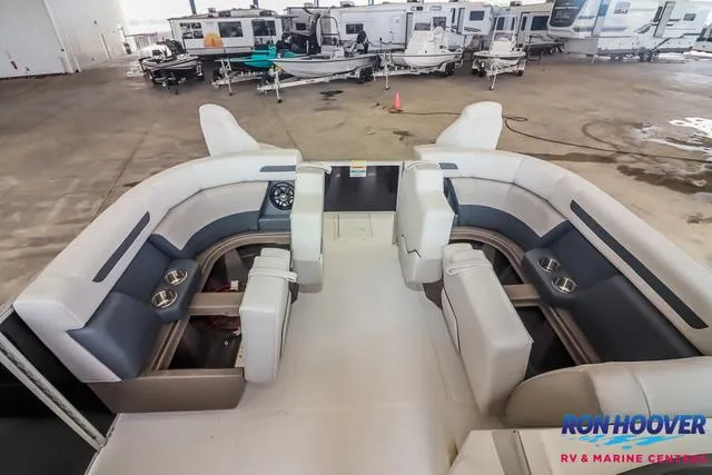 Slide: The Image of Hurricane FunDeck 2260 REF 2025 - 15