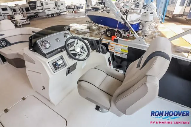 Slide: The Image of Hurricane FunDeck 2260 REF 2025 - 17