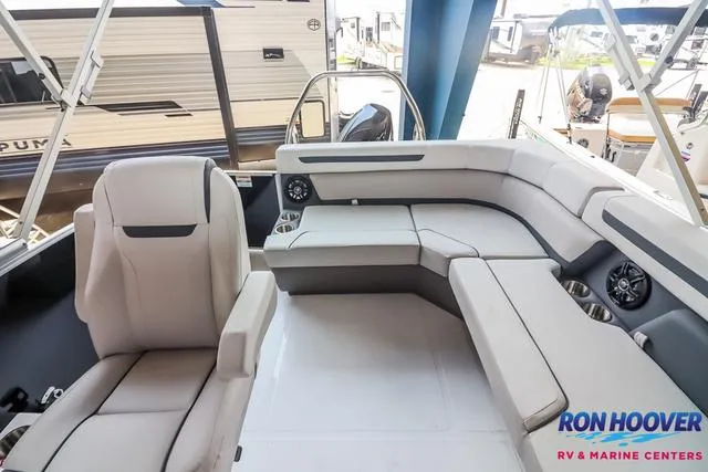 Slide: The Image of Hurricane FunDeck 2260 REF 2025 - 19