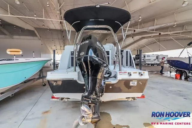 Slide: The Image of Hurricane FunDeck 2260 REF 2025 - 5