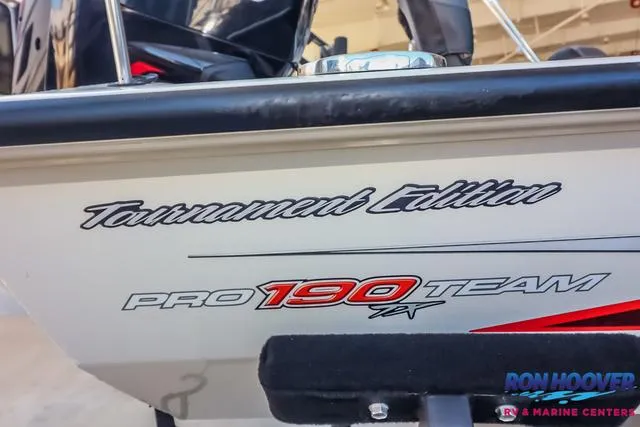 Slide: The Image of 2021 Tracker Pro Team 190 TX TE Tournament Edition boat, side view with logo. - 24