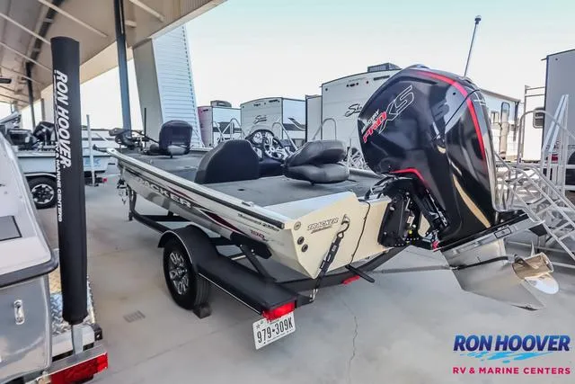 Slide: The Image of 2021 Tracker Pro Team 190 TX TE boat with motor, displayed at Ron Hoover RV & Marine Centers. - 4