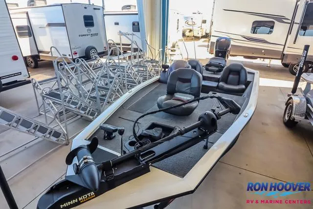 Slide: The Image of 2021 Tracker Pro Team 190 TX TE boat at Ron Hoover RV & Marine Centers. - 8