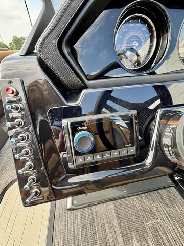 Slide: The Image of Viaggio X22S / DF200ATXSS/ IN STOCK NOW! 2025 - 16