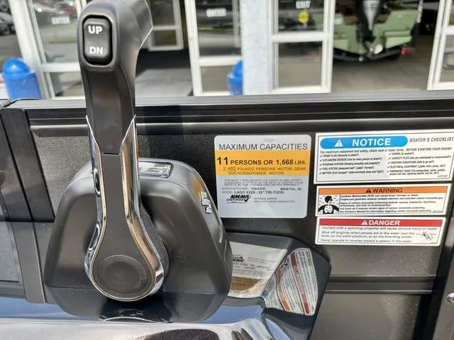 Slide: The Image of Viaggio X22S / DF200ATXSS/ IN STOCK NOW! 2025 - 18