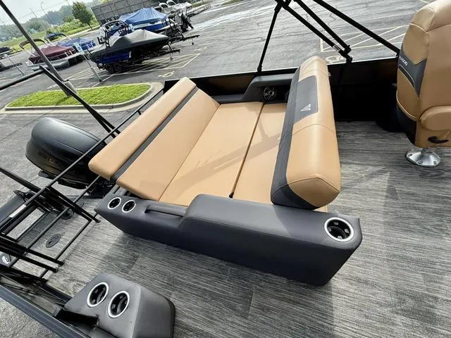 Slide: The Image of Viaggio X22S / DF200ATXSS/ IN STOCK NOW! 2025 - 26