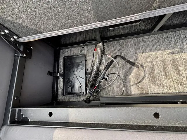 Slide: The Image of Viaggio X22S / DF200ATXSS/ IN STOCK NOW! 2025 - 27