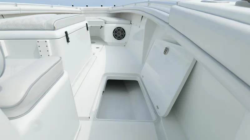 Slide: The Image of Yellowfin 36 Offshore 2017 - 50