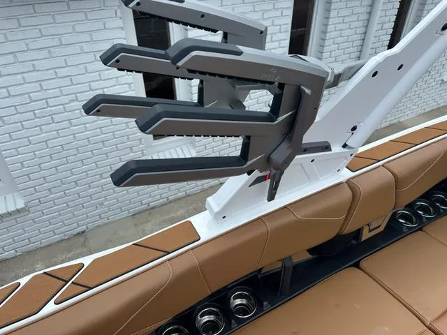 Slide: The Image of Malibu Wakesetter 23 LSV 2025 - 10