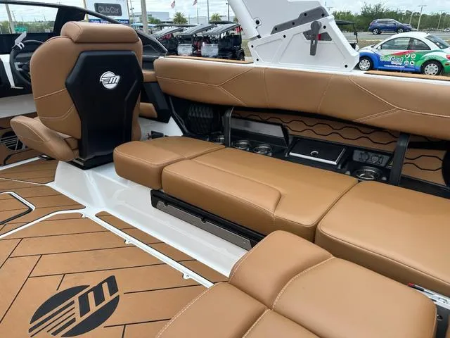 Slide: The Image of Malibu Wakesetter 23 LSV 2025 - 14