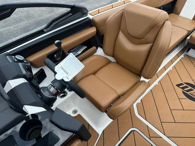 Slide: The Image of Malibu Wakesetter 23 LSV 2025 - 17