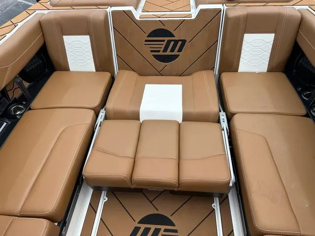 Slide: The Image of Malibu Wakesetter 23 LSV 2025 - 18