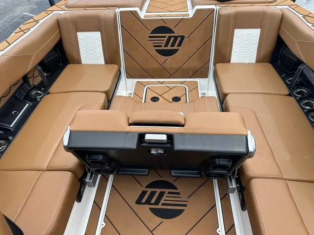 Slide: The Image of Malibu Wakesetter 23 LSV 2025 - 19