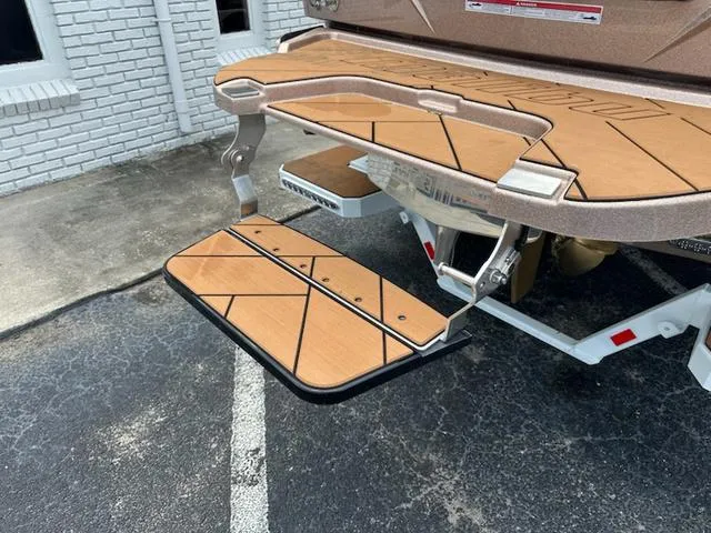 Slide: The Image of Malibu Wakesetter 23 LSV 2025 - 21