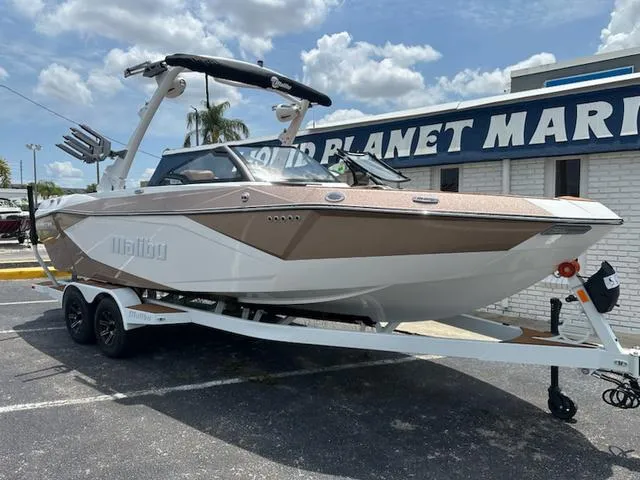 Slide: The Image of Malibu Wakesetter 23 LSV 2025 - 4