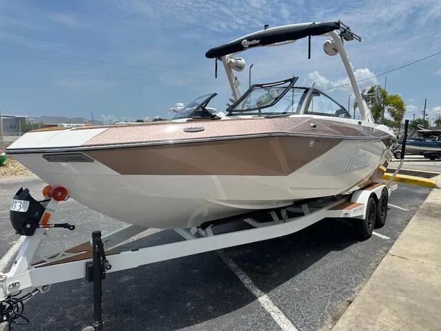 Slide: The Image of Malibu Wakesetter 23 LSV 2025 - 5