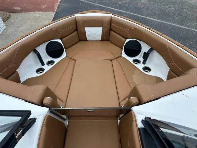 Slide: The Image of Malibu Wakesetter 23 LSV 2025 - 8