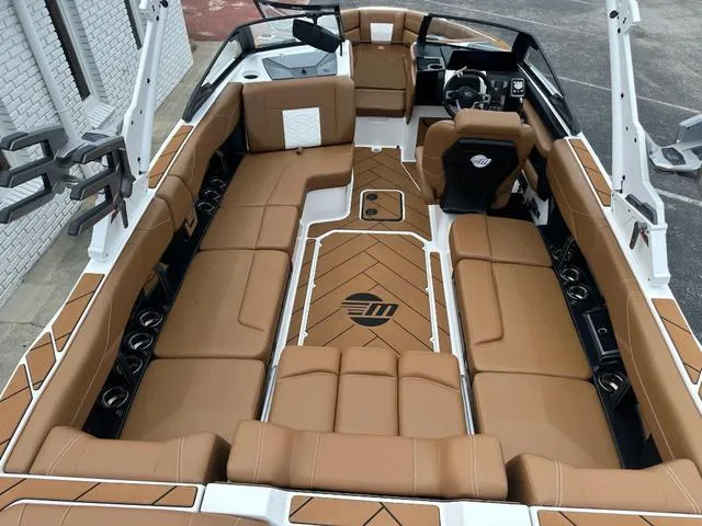 Slide: The Image of Malibu Wakesetter 23 LSV 2025 - 9