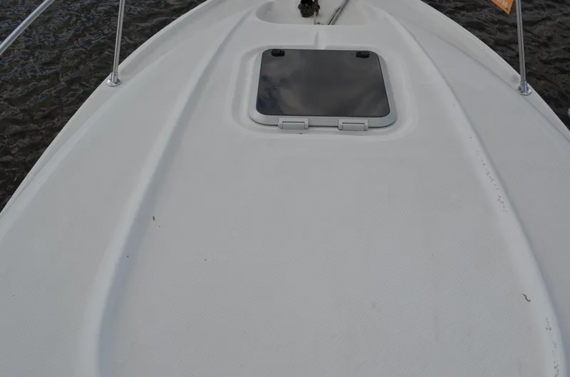 Slide: The Image of 2001 Bayliner 2655 Ciera boat deck with hatch, viewed from above. - 23