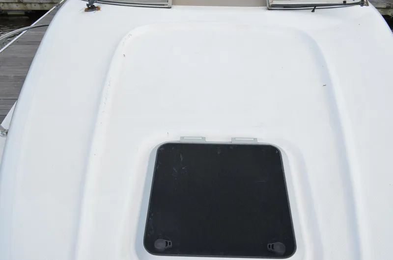 Slide: The Image of 2001 Bayliner 2655 Ciera boat deck with hatch, docked. - 26