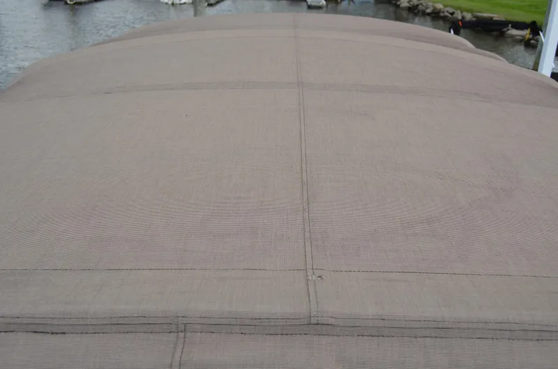 Slide: The Image of Top view of a 2001 Bayliner 2655 Ciera boat cover. - 35