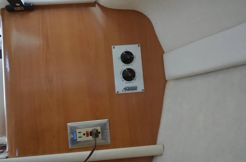 Slide: The Image of 2001 Bayliner 2655 Ciera interior panel with electrical outlets and controls. - 44