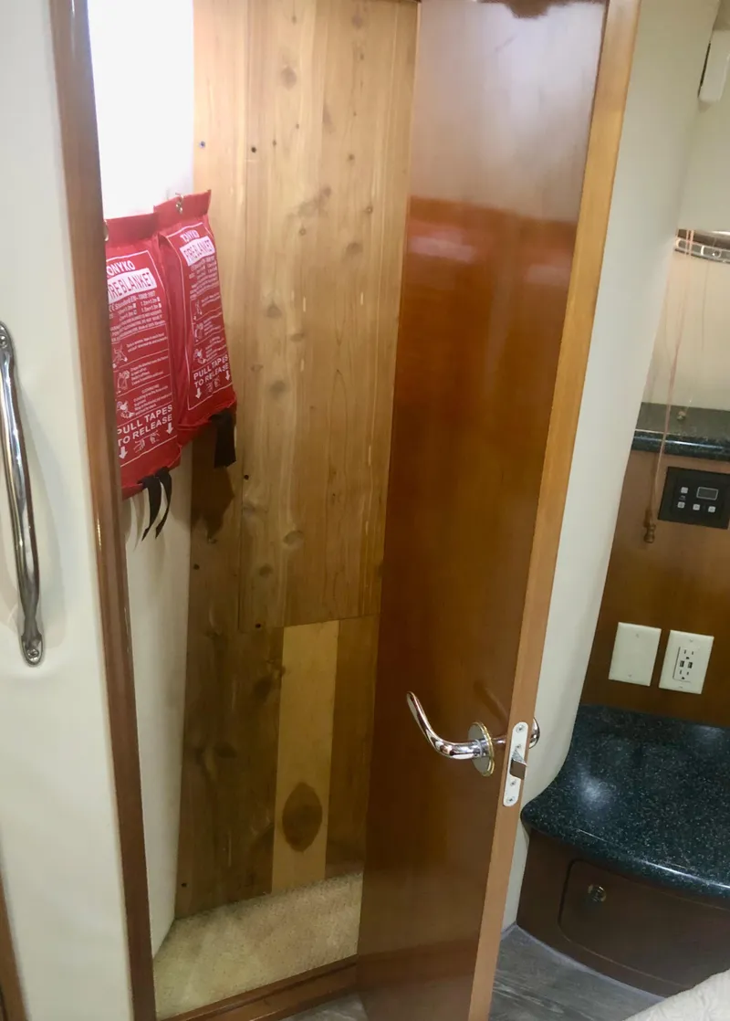 Slide: The Image of Carver 450 Voyager Pilothouse 2000 - 65