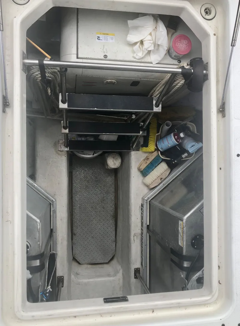 Slide: The Image of Carver 450 Voyager Pilothouse 2000 - 66