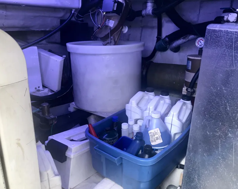 Slide: The Image of Carver 450 Voyager Pilothouse 2000 - 68