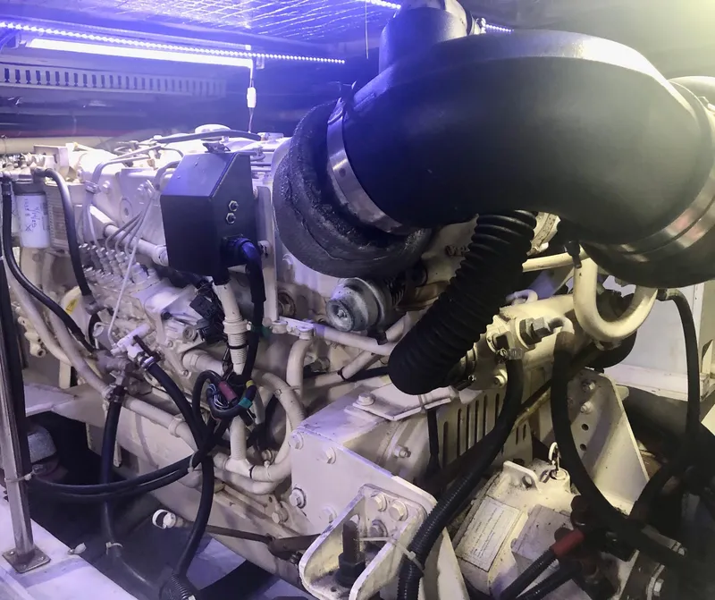 Slide: The Image of Carver 450 Voyager Pilothouse 2000 - 70