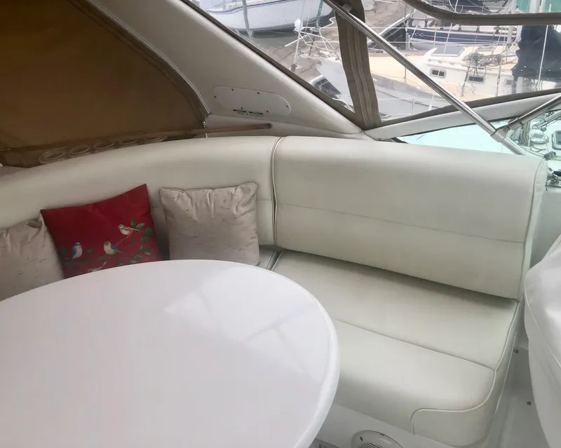 Slide: The Image of Luxurious seating area on a 2000 Carver 450 Voyager Pilothouse yacht. - 31