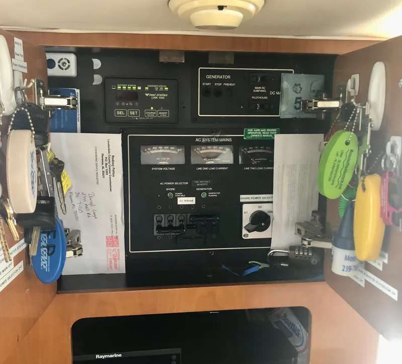 Slide: The Image of Carver Yachts 450 Voyager Pilothouse 2000 - 76