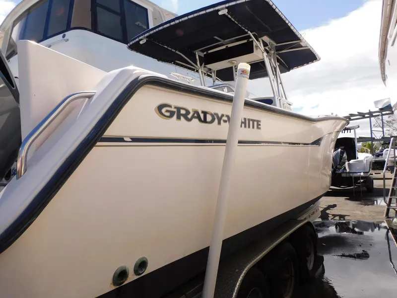 Slide: The Image of Grady-White Bimini 306 2002 - 18