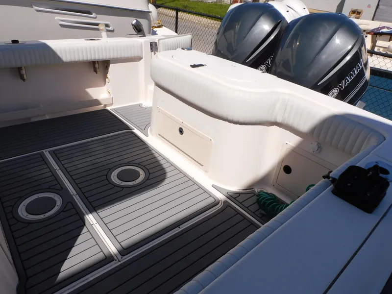 Slide: The Image of Grady-White Bimini 306 2002 - 21