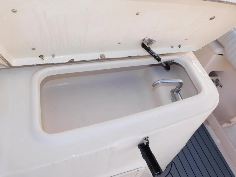 Slide: The Image of Grady-White Bimini 306 2002 - 31